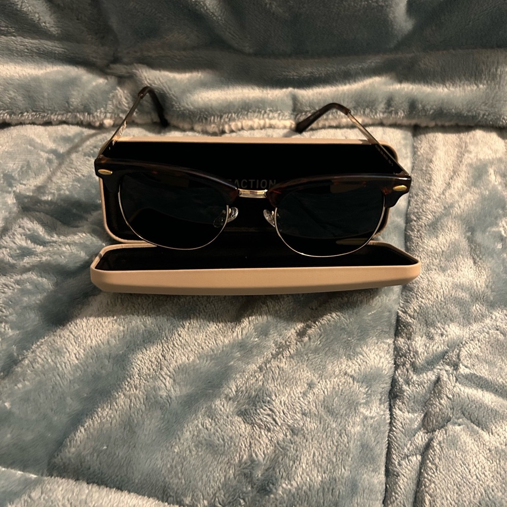 Kenneth Cole Reaction Black Sunglasses with Case